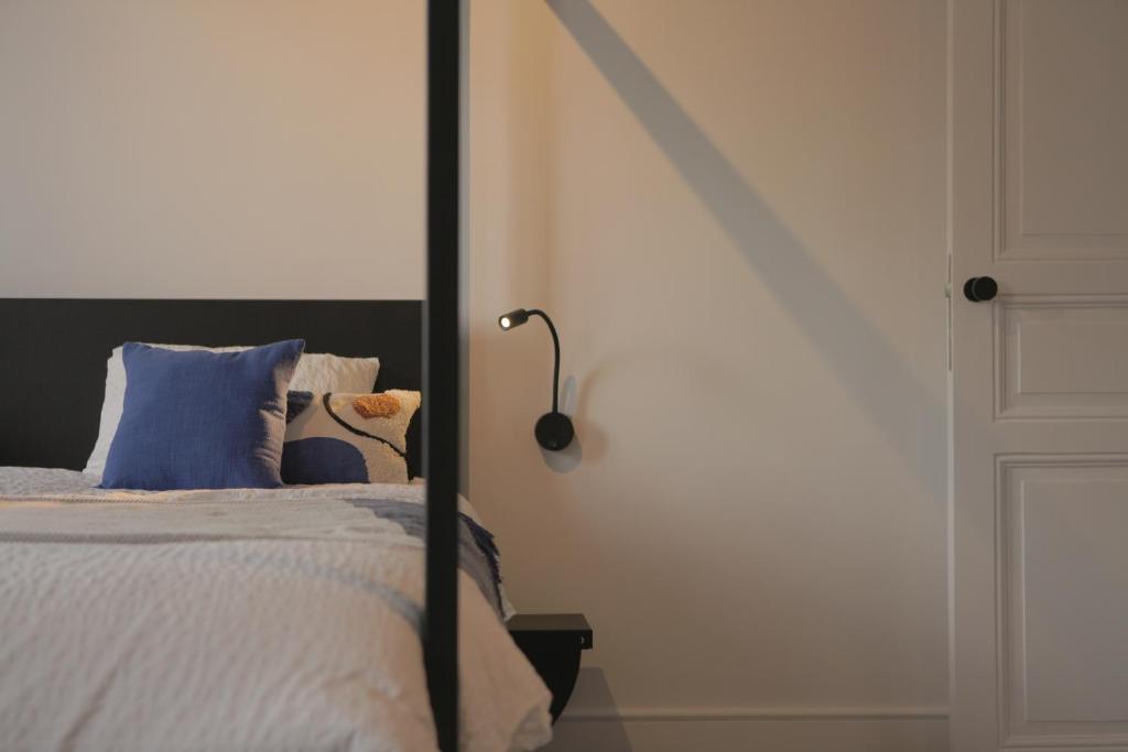 Postel nebo postele na pokoji v ubytování MAISON KITOKO
