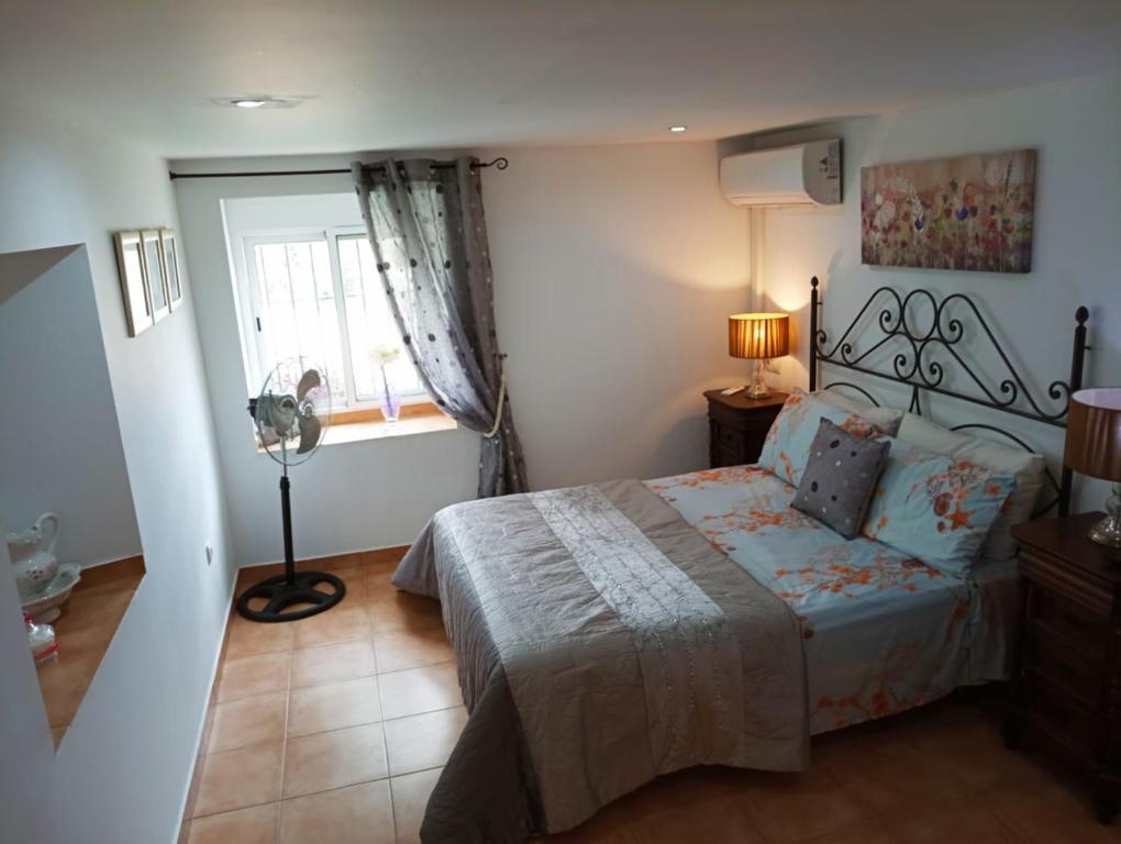 Łóżko lub łóżka w pokoju w obiekcie Home Benitez Pizarra