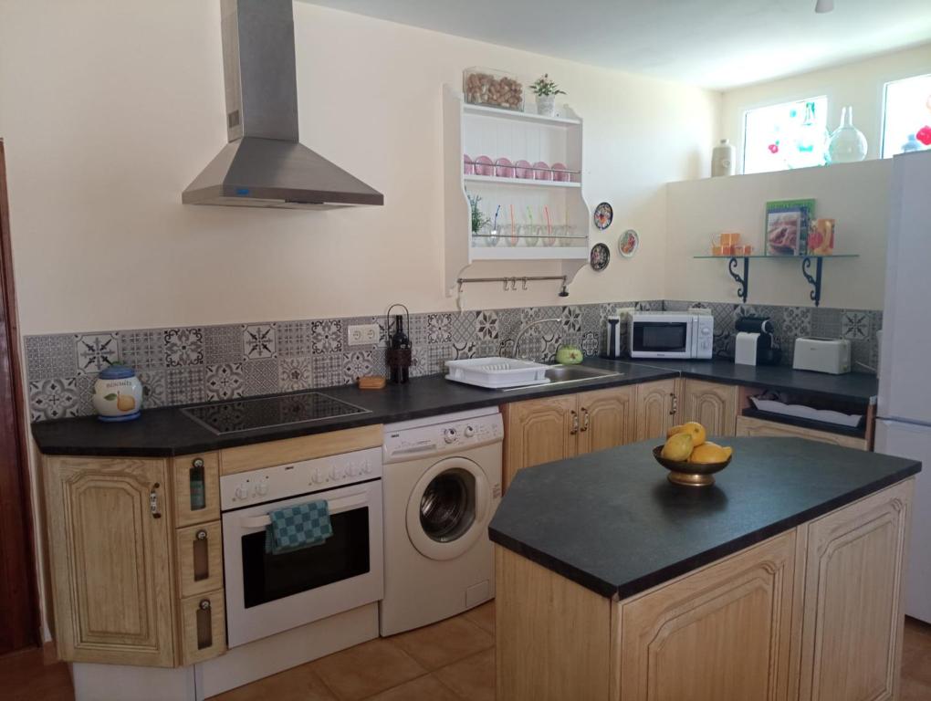 Kuchnia lub aneks kuchenny w obiekcie Home Benitez Pizarra
