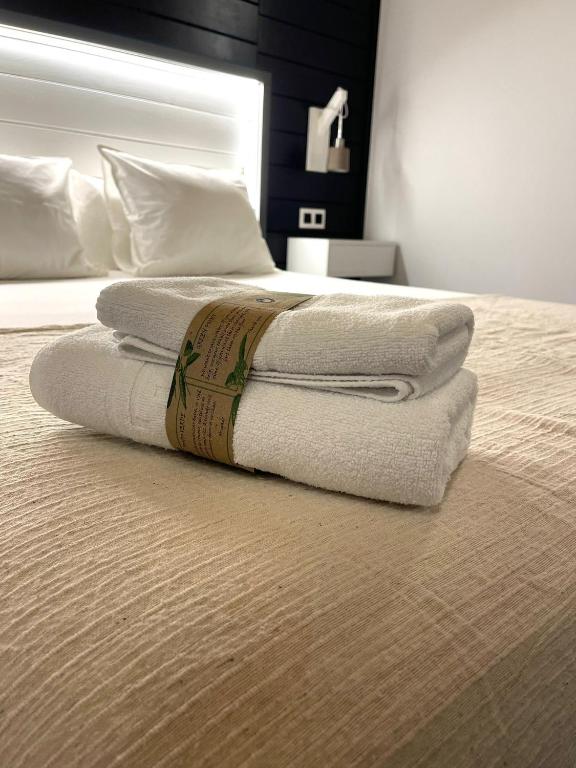 A bed or beds in a room at El BURGO DE OSMA ALOJAMIENTO RURAL VILLA BAGH