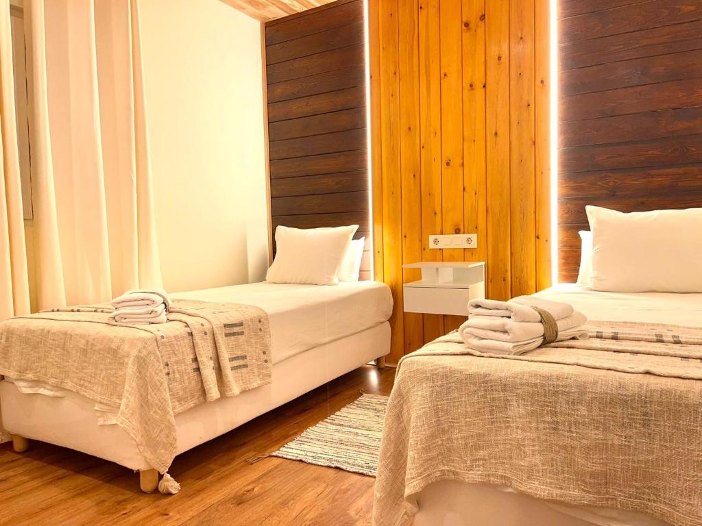A bed or beds in a room at El BURGO DE OSMA ALOJAMIENTO RURAL VILLA BAGH