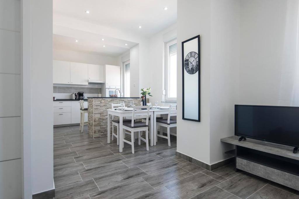 Kuchyňa alebo kuchynka v ubytovaní Pleasure Sea View Apartment Zadar