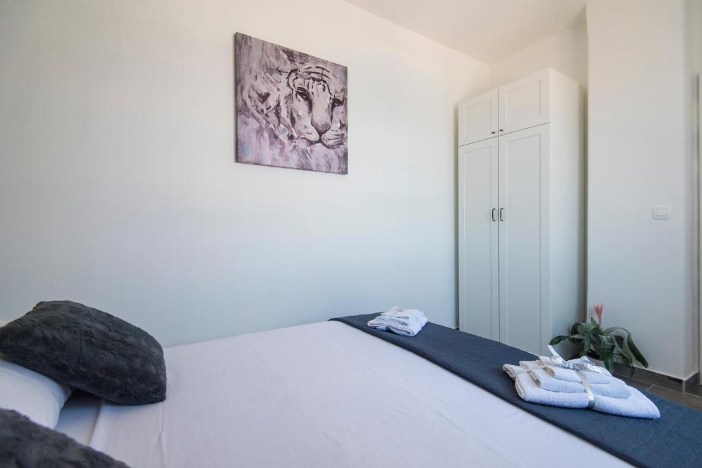 Posteľ alebo postele v izbe v ubytovaní Pleasure Sea View Apartment Zadar