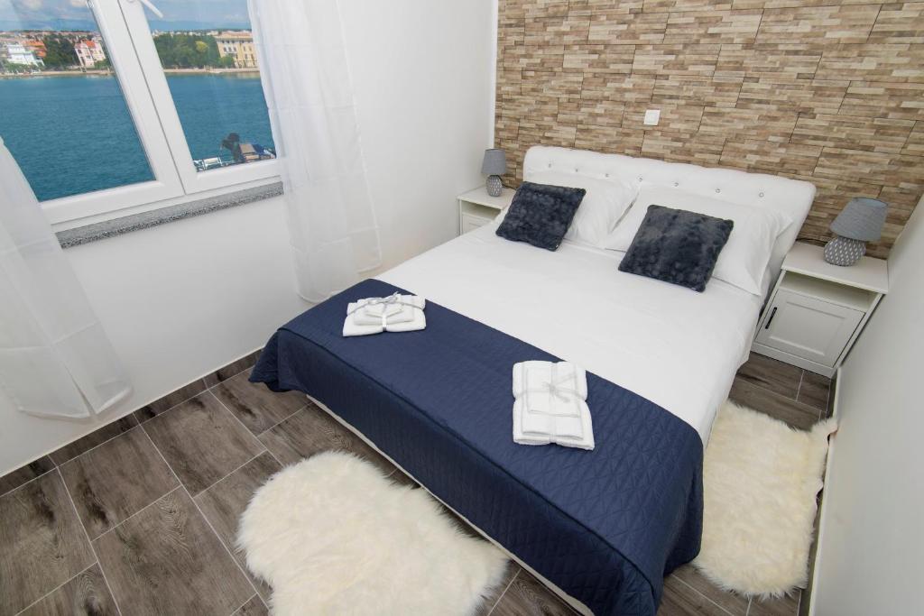 Posteľ alebo postele v izbe v ubytovaní Pleasure Sea View Apartment Zadar