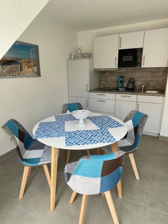Kuchyň nebo kuchyňský kout v ubytování Ferienwohnung Lieblingsplatz-Greetsiel