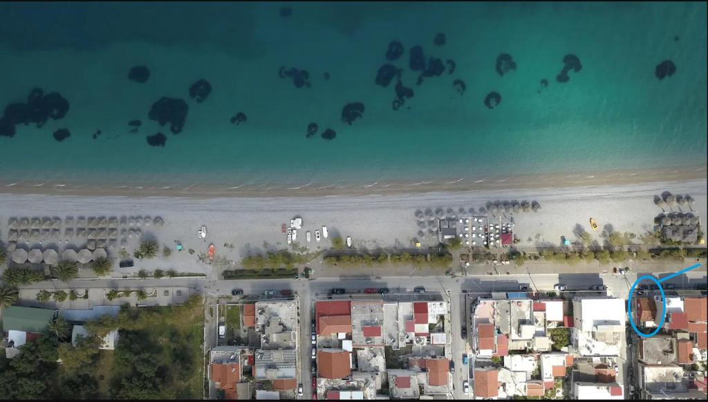 ΚΙΑΤΟ-Πευκιας Μονοκατοικία γωνιακη με αυλη δίπλα στην θάλασσα - Housity