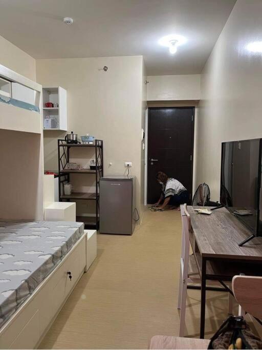 Centrio Budget Amenity Flr GFiber Internet with balcony by Ayala - 一居室公寓