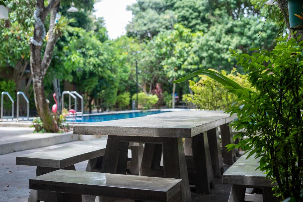 Bazén v ubytování Muntra Garden Resort nebo v jeho okolí