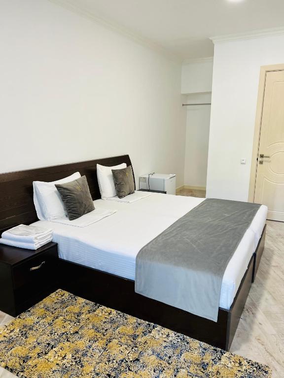 Postel nebo postele na pokoji v ubytování Grand Fortune Hotel