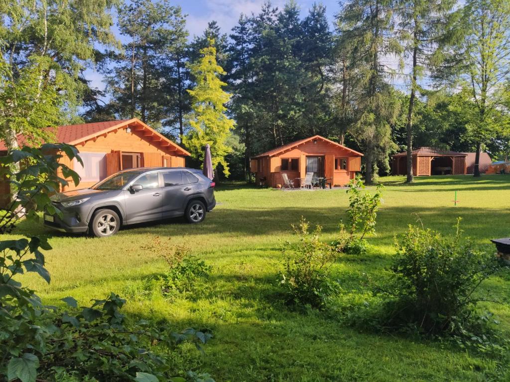 Vonkajšia záhrada v ubytovaní Domek mazurski ze świerka syberyjskiego z klimatyzacją
