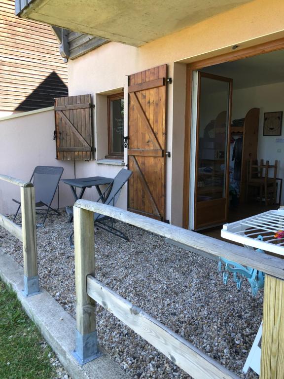 Balkón alebo terasa v ubytovaní SUPER BESSE Appartement LE GÎTE BESSARD 6 couchages Le Bois de la Reine