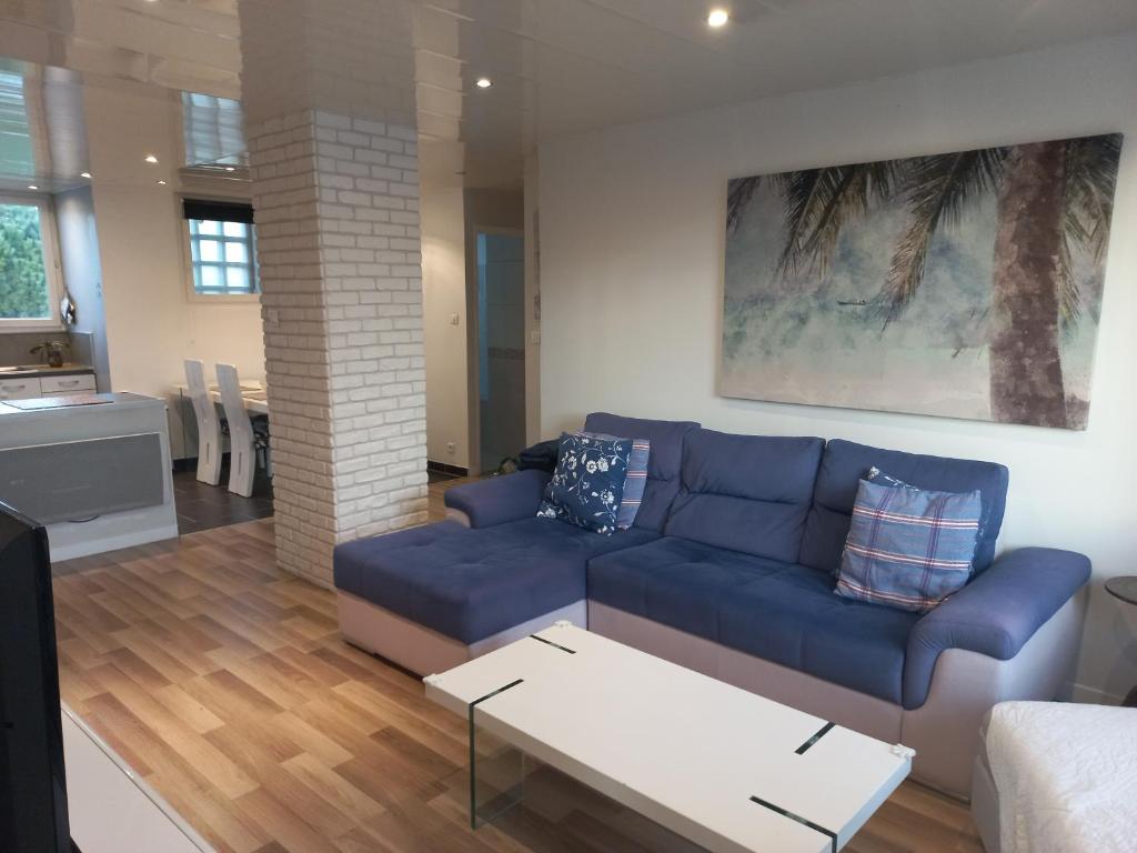 Posedenie v ubytovaní "l'hippocampe", climatisé, 60 m2 , 2 chambres, très calme, plage des sablettes et commerces à 3 minutes à pied, wifi, parking gratuit, lit king size
