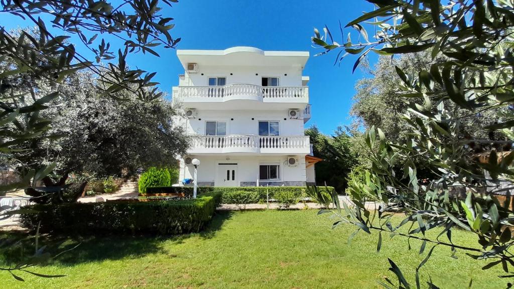 גינה חיצונית ב-Hotel Villa Ambra