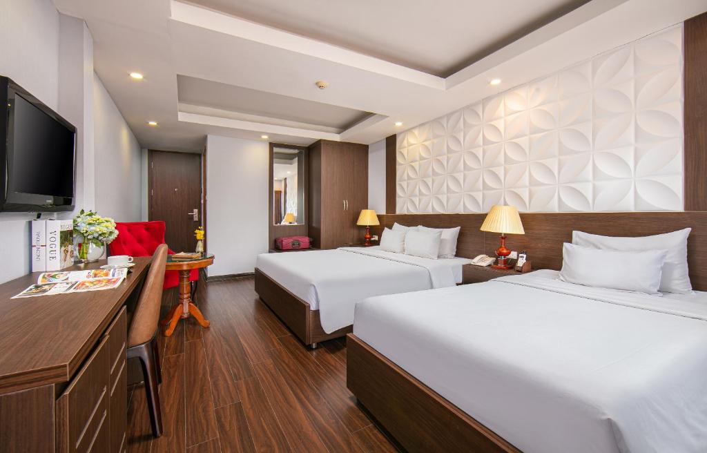 Postel nebo postele na pokoji v ubytování Hanoi Diamond King Hotel & Travel