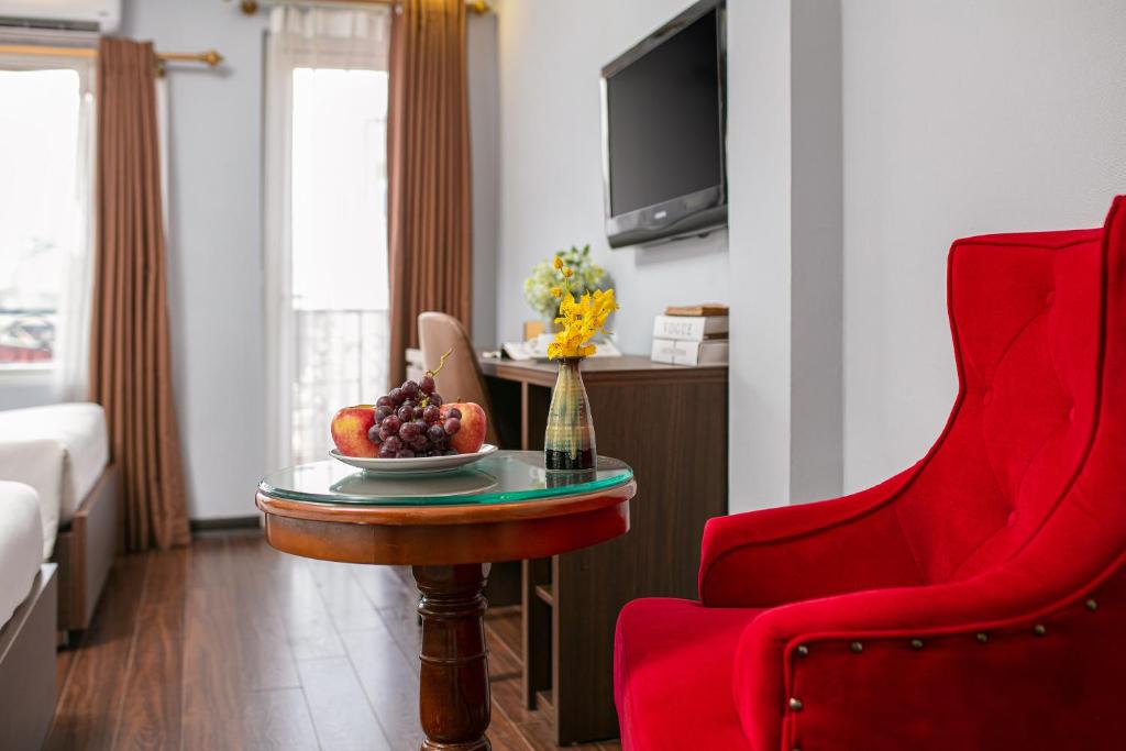 TV a/nebo společenská místnost v ubytování Hanoi Diamond King Hotel & Travel