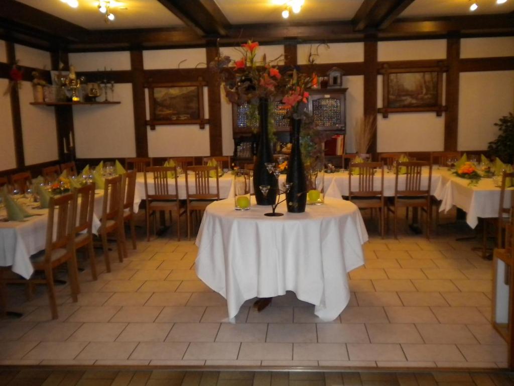 Restauracja lub miejsce do jedzenia w obiekcie Pension Taverne