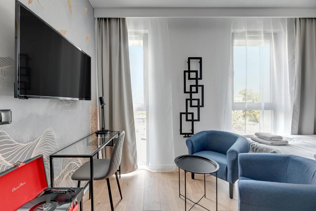 Telewizja i/lub zestaw kina domowego w obiekcie City Center Garden Gates Boutique by Downtown Apartments