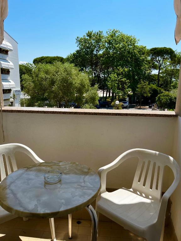 A balcony or terrace at Hotel Villa Augusta
