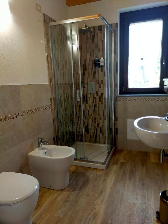 Koupelna v ubytování Cascina Ghitin Relais