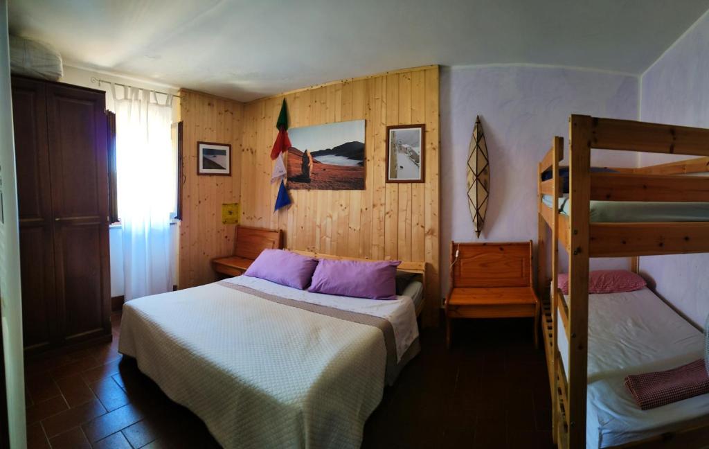 Postel nebo postele na pokoji v ubytování B&B Bivacco Frasassi climbing & trail running house