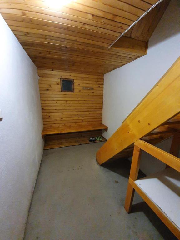 Palanda nebo palandy na pokoji v ubytování Chalet Anita Rogla