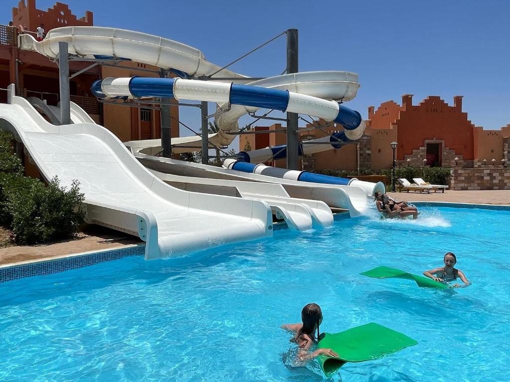 Бассейн в Dream Lagoon Resort & Aqua Park или поблизости