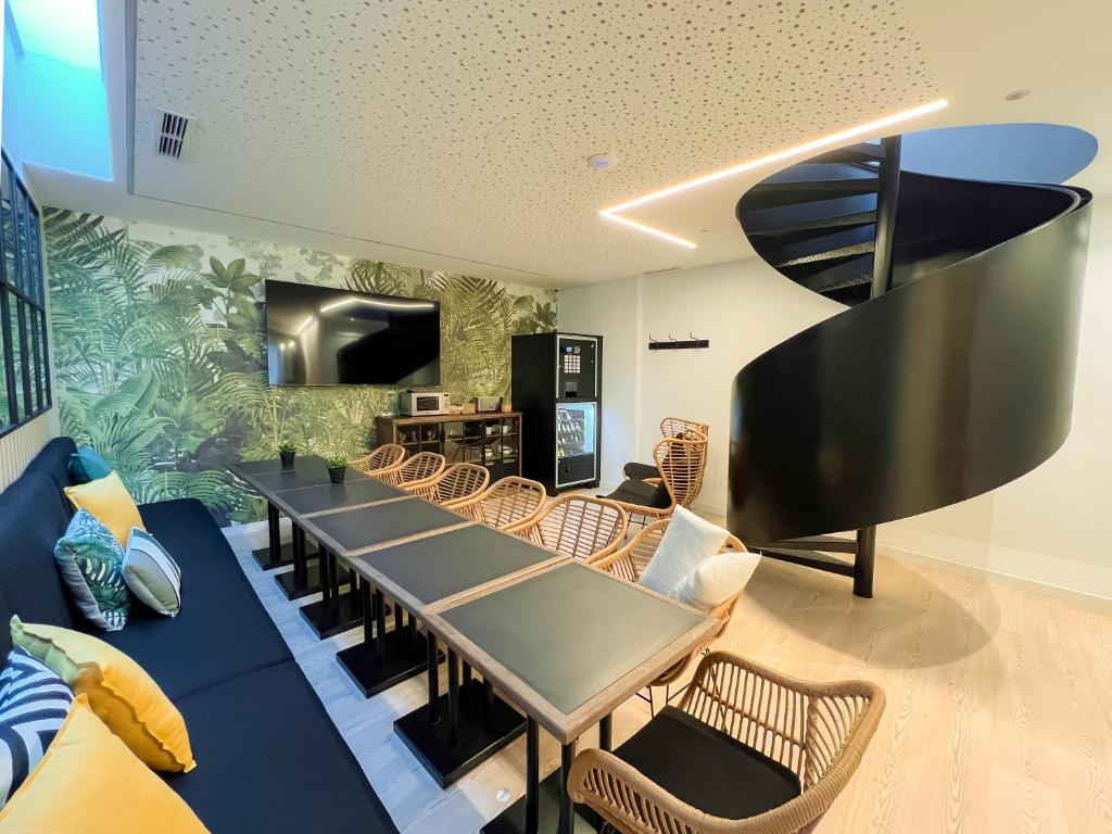Μια τηλεόραση ή/και κέντρο ψυχαγωγίας στο Hostel Charino