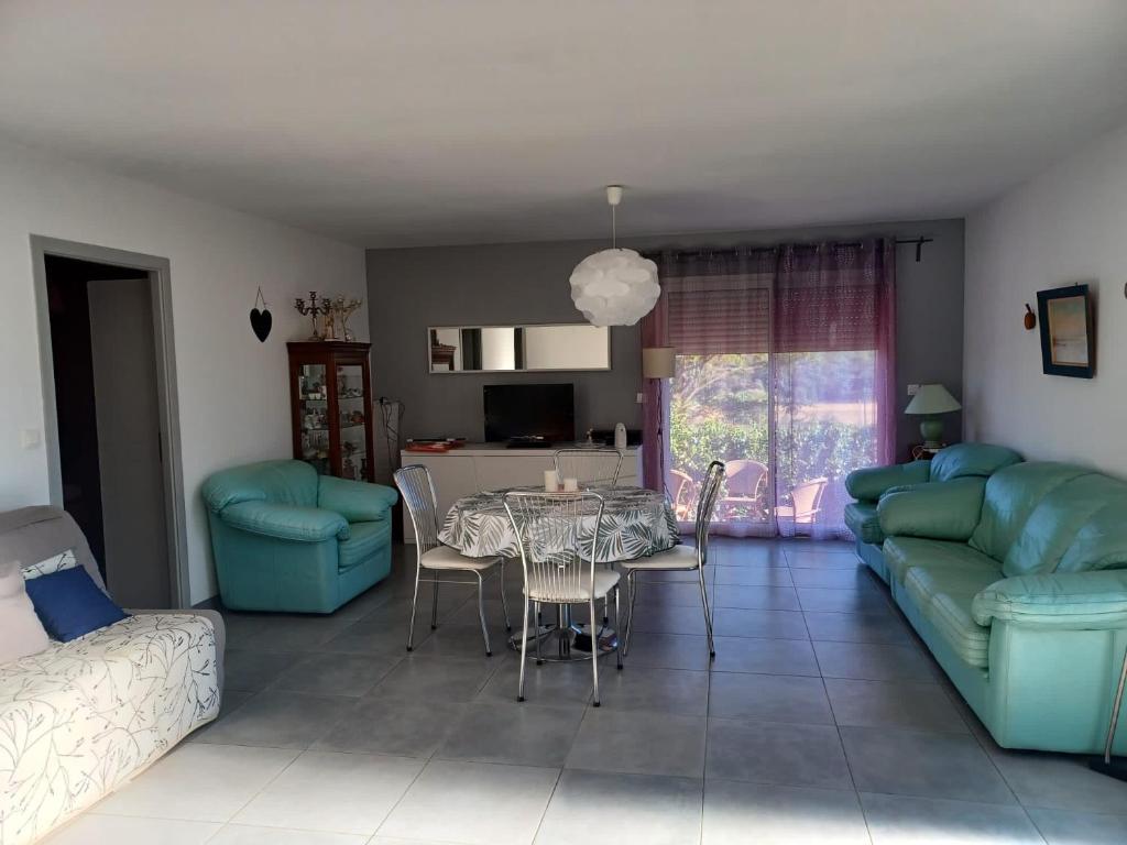 Posedenie v ubytovaní Reve de garrigues