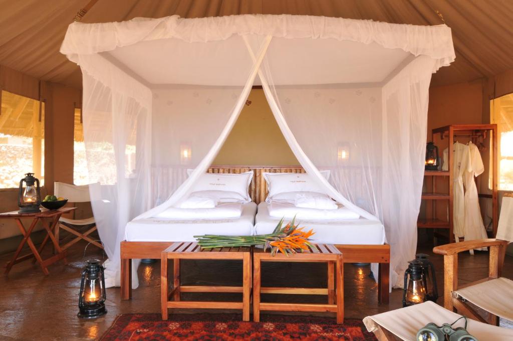 Ένα ή περισσότερα κρεβάτια σε δωμάτιο στο Severin Safari Camp