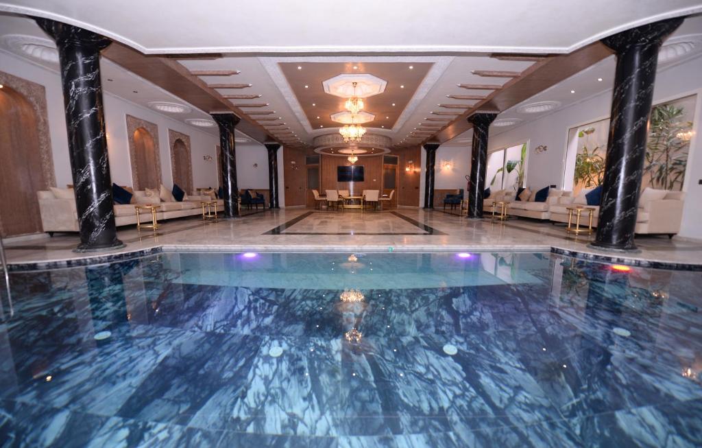 Πισίνα στο ή κοντά στο THE WHITE PALACE Rabat