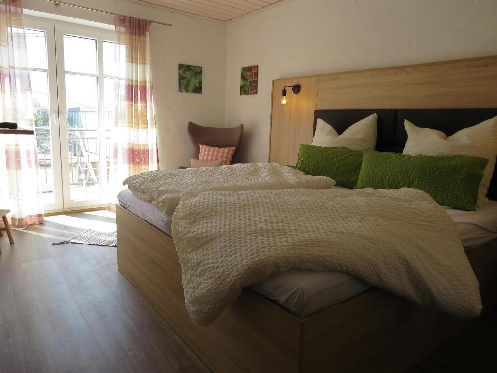 a bedroom with two beds with green and white sheets at Bleibe in der Brandgasse in Alken
