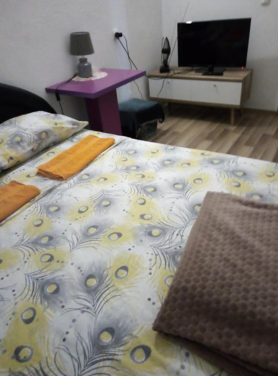 a bedroom with a bed and a desk with a tv at Via Dinarica GuestHouse in Jablanica