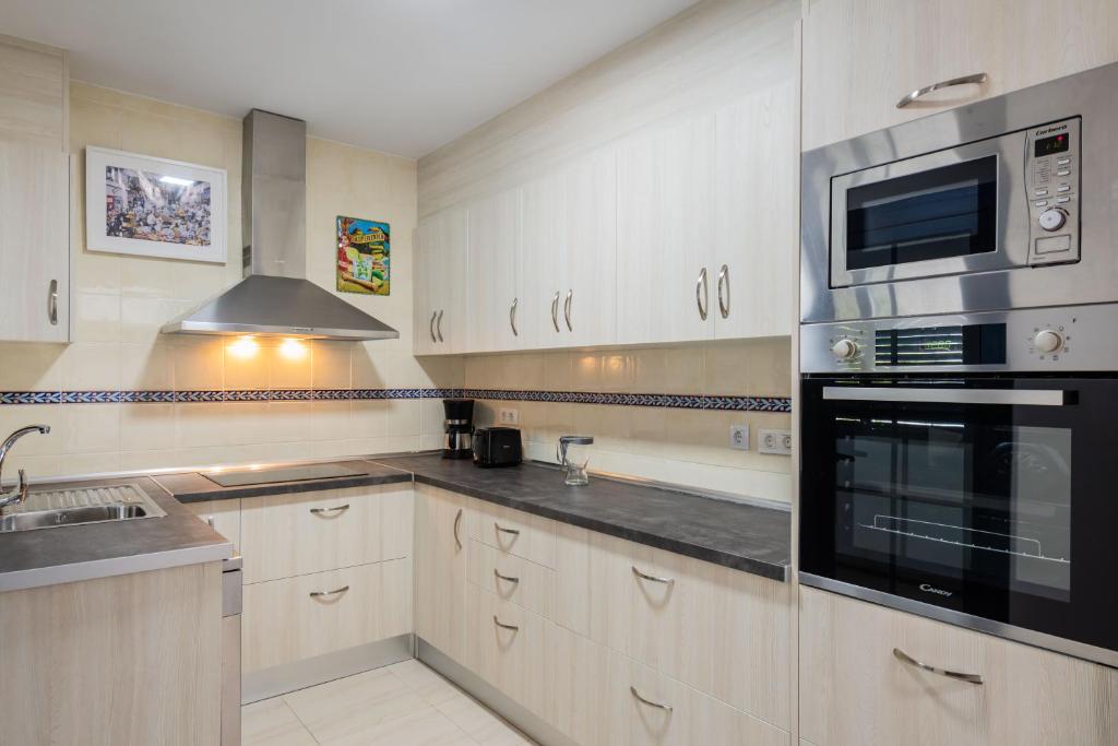 A kitchen or kitchenette at Casa Marine