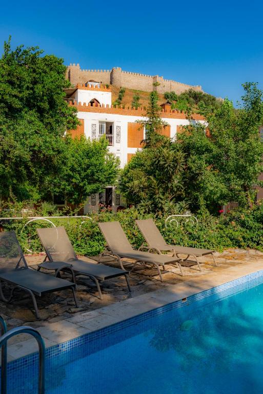 The swimming pool at or close to Hotel Kalehan