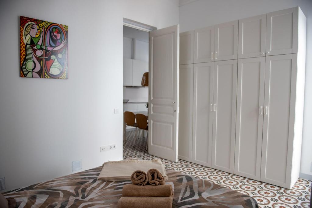 Postel nebo postele na pokoji v ubytování Hauzify I Apartament Can Missé