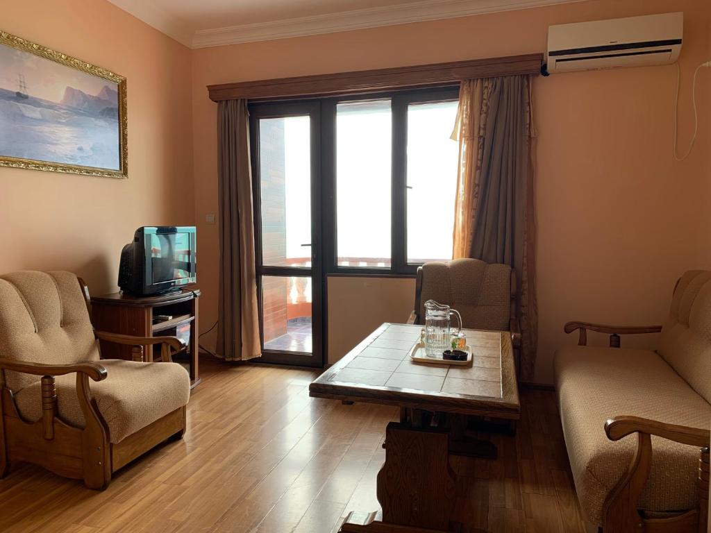 TV a/nebo společenská místnost v ubytování Guest House Rusalka
