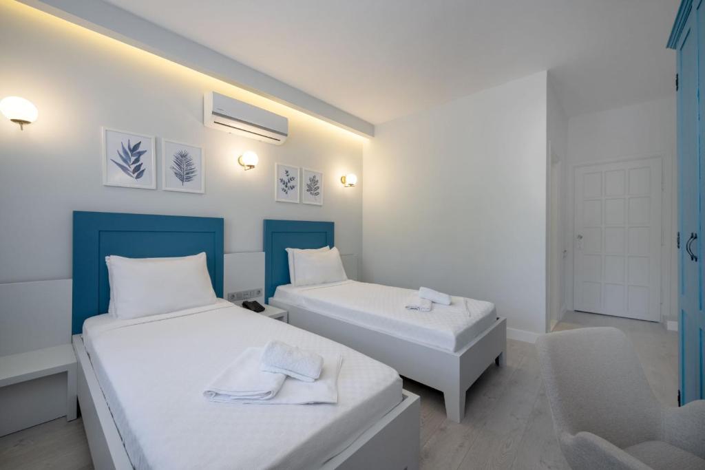 Postel nebo postele na pokoji v ubytování Kas Marin Hotel