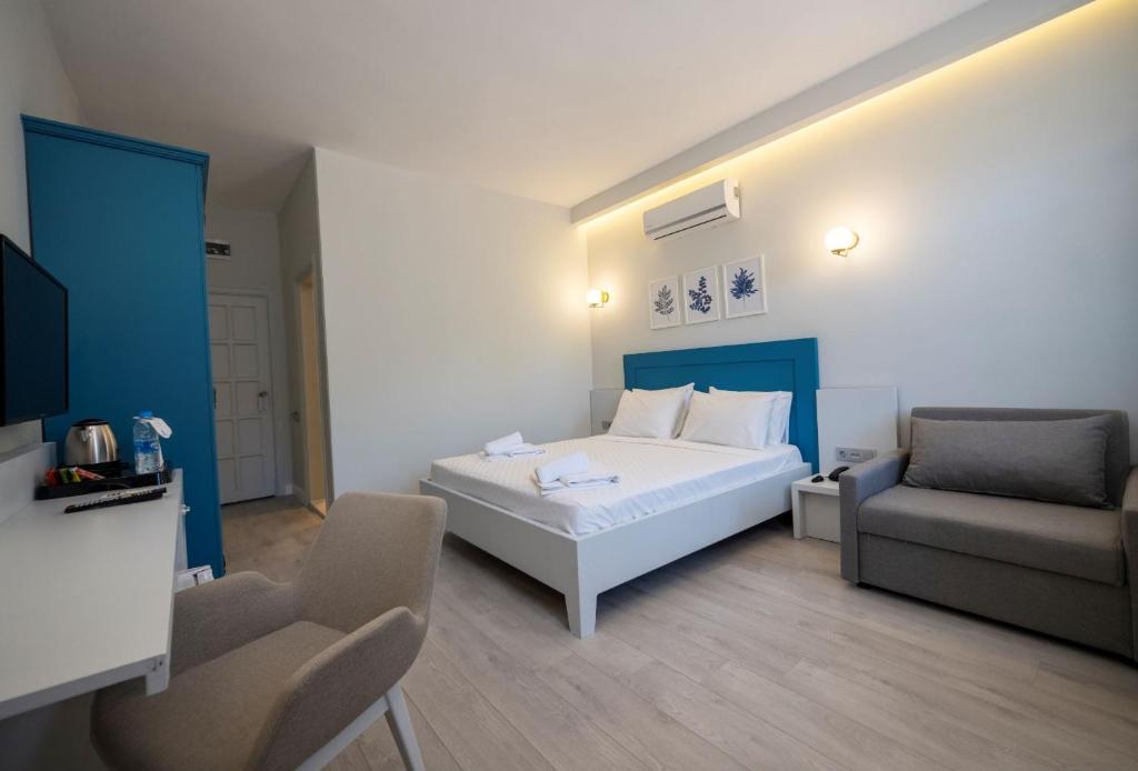 Postel nebo postele na pokoji v ubytování Kas Marin Hotel
