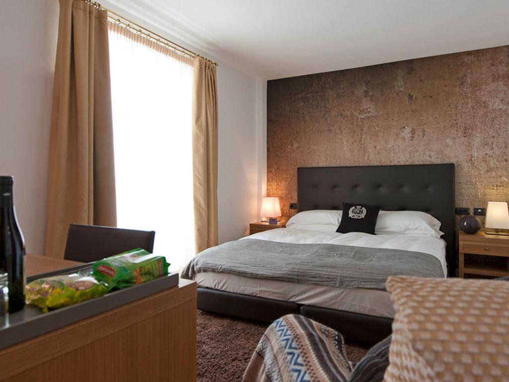 Postel nebo postele na pokoji v ubytování Hotel Principe delle Nevi