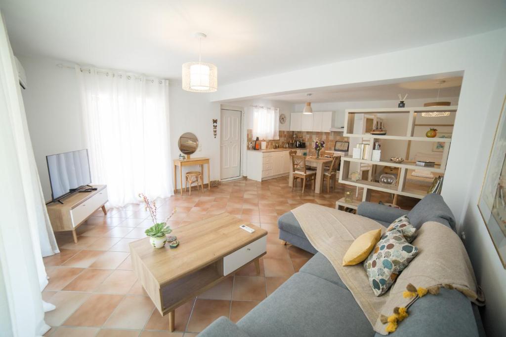 Posezení v ubytování AZALEA - Modern studio with sea view