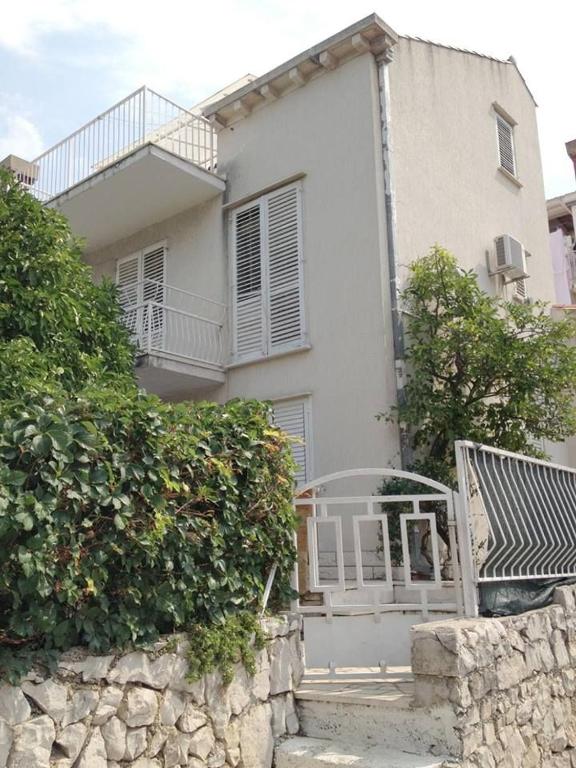 Budova, v ktorej sa apartmán nachádza