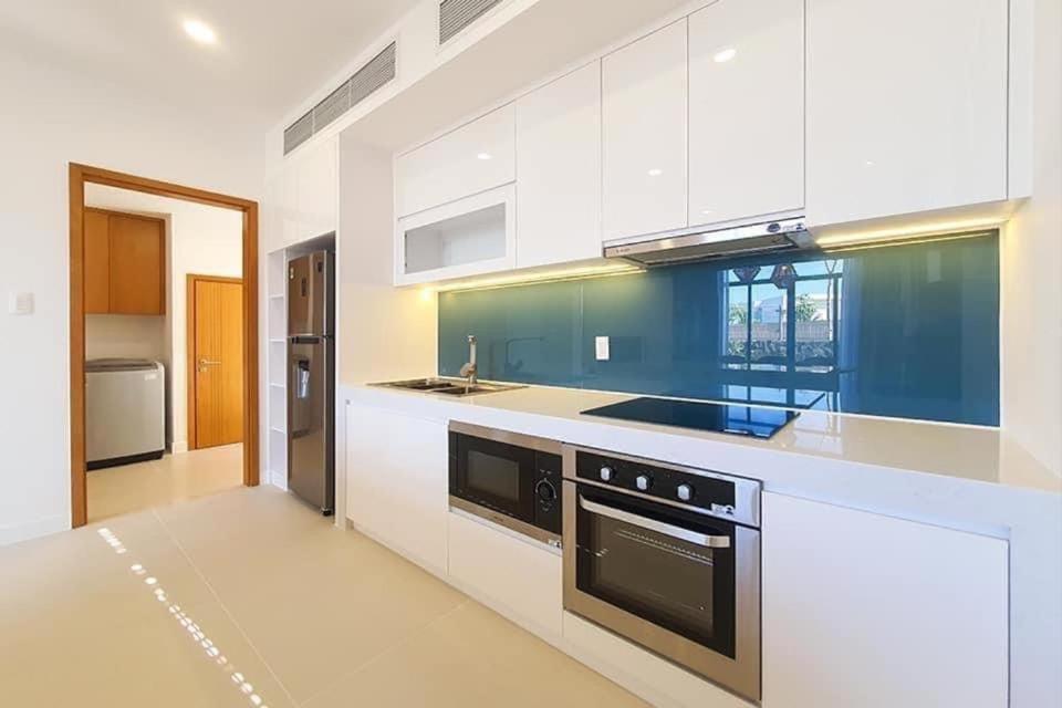 Kuchyň nebo kuchyňský kout v ubytování Long Hải Villas trong Wyndham garden Cam Ranh