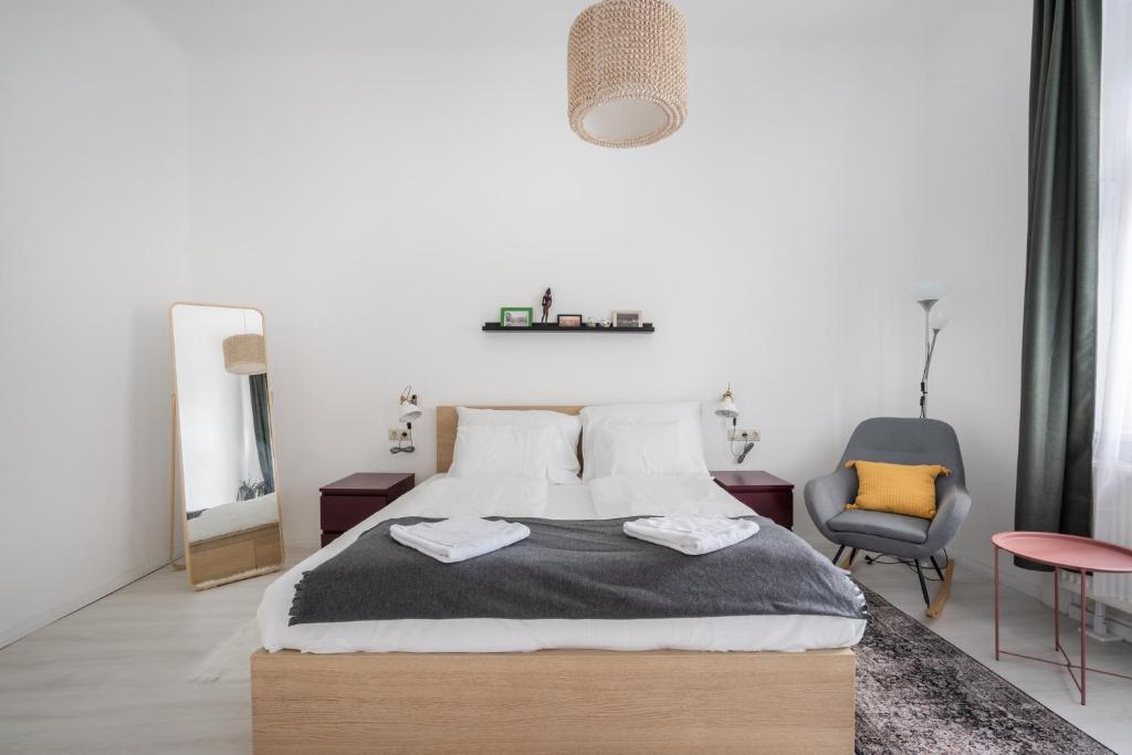 Gellert Mountain Apartment - Three-Bedroom Apartment