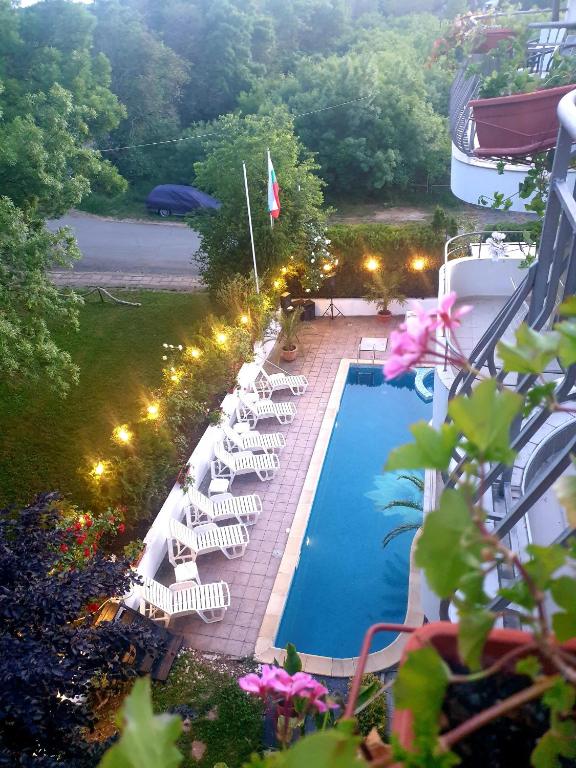 Bazén v ubytování Hotel Feniks Lozenets nebo v jeho okolí