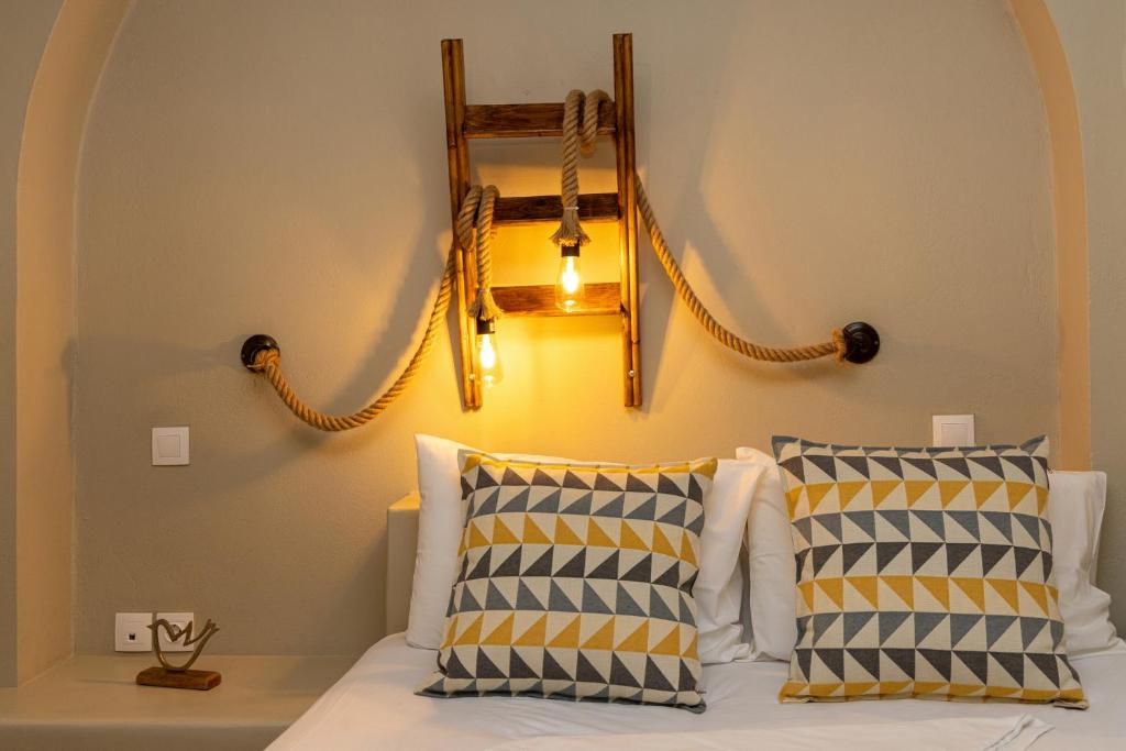 Postel nebo postele na pokoji v ubytování Couvaros Hotel
