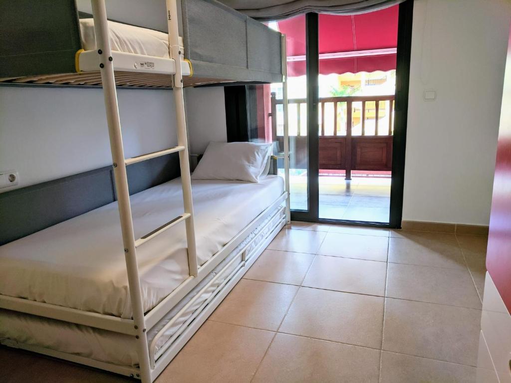Posteľ alebo postele v izbe v ubytovaní Espacioso apartamento de 2 dormitorios