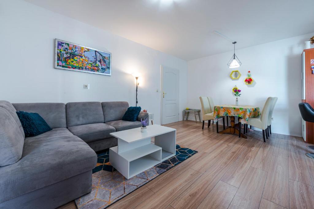 Posedenie v ubytovaní Apartment Nika Solitudo