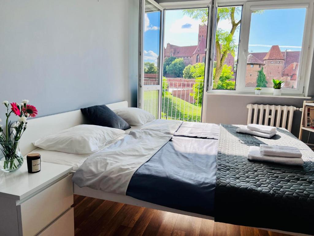 Posteľ alebo postele v izbe v ubytovaní Castle View Apartment