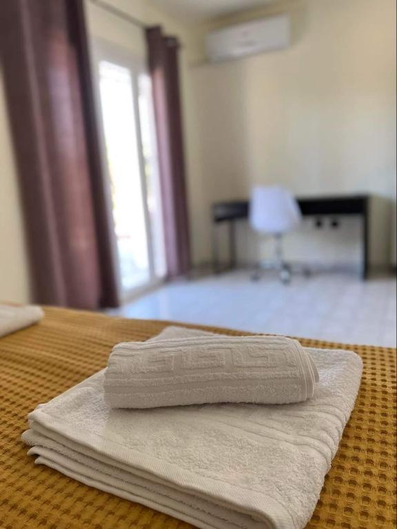 Posteľ alebo postele v izbe v ubytovaní Kalamata Garden Suite