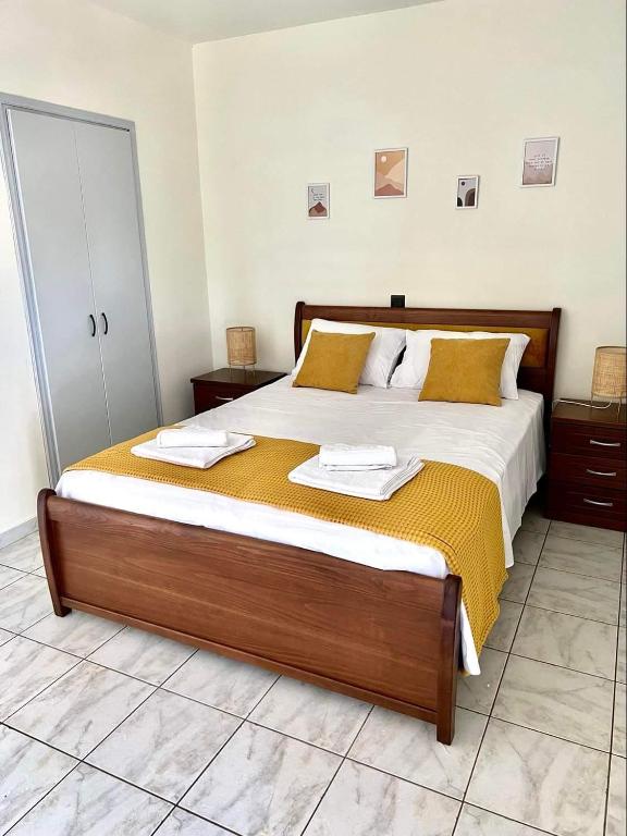 Posteľ alebo postele v izbe v ubytovaní Kalamata Garden Suite